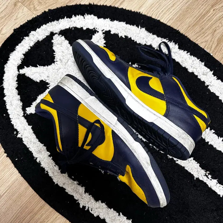 [BUNJANG] Nike Dunk Low Retro Varsity Maize Sneakers / 나이키 덩크 로우 레트로 바시티 메이즈 275