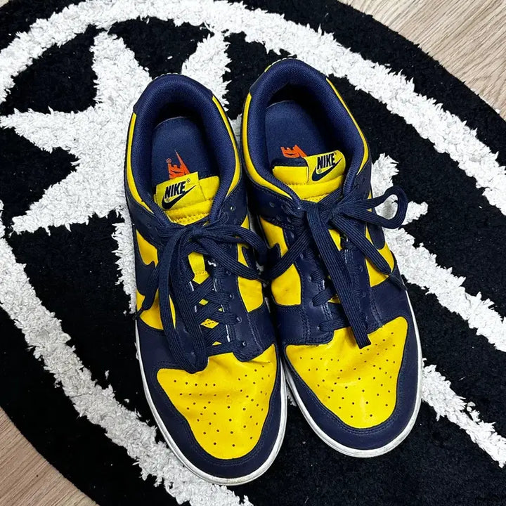 [BUNJANG] Nike Dunk Low Retro Varsity Maize Sneakers / 나이키 덩크 로우 레트로 바시티 메이즈 275