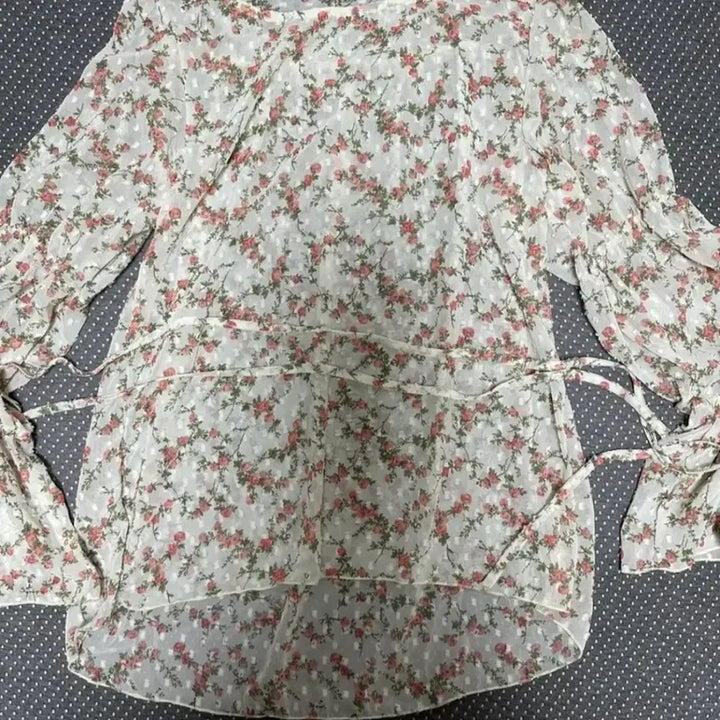 [BUNJANG] Floral See-Through Blouse / (꽃놀이 때 딱!!) 플라워 시스루 블라우스
