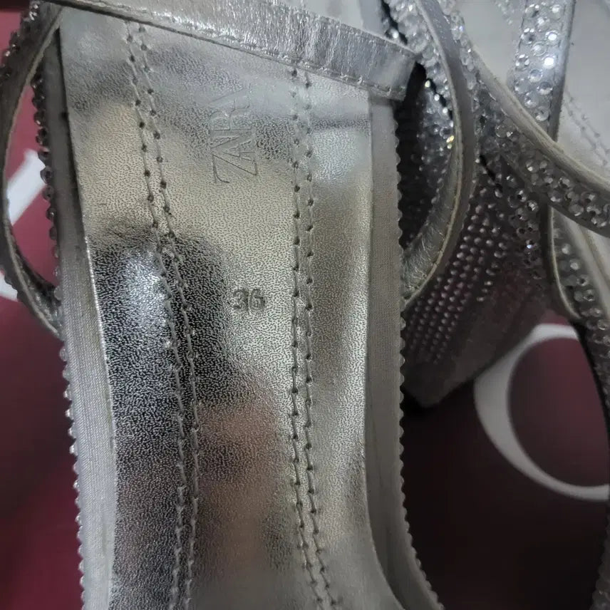 [BUNJANG] ZARA Cubic Strap High Heel Sandals (36) / 새상품 자라 큐빅 스트랩 하이힐 샌들 샌달  36 230 구두  찐 이쁨