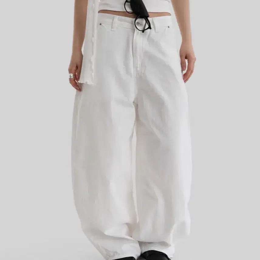 [SOLD OUT] (새상품) 어텀 자체제작 위클리코튼팬츠 벌룬팬츠 화이트팬츠