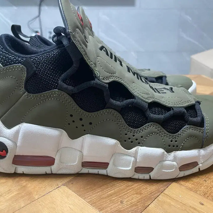 [BUNJANG] Nike Air More Money Olive (AJ2998-200) Shoes / 나이키 에어모어머니 올리브 250