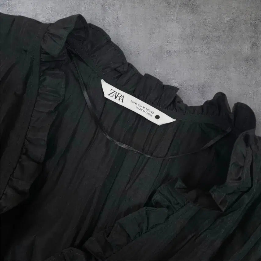 [BUNJANG] Zara Ruffle Shirred Banding Blouse / 자라 Zara 블랙 러플 셔링 밴딩 반팔 블라우스 M