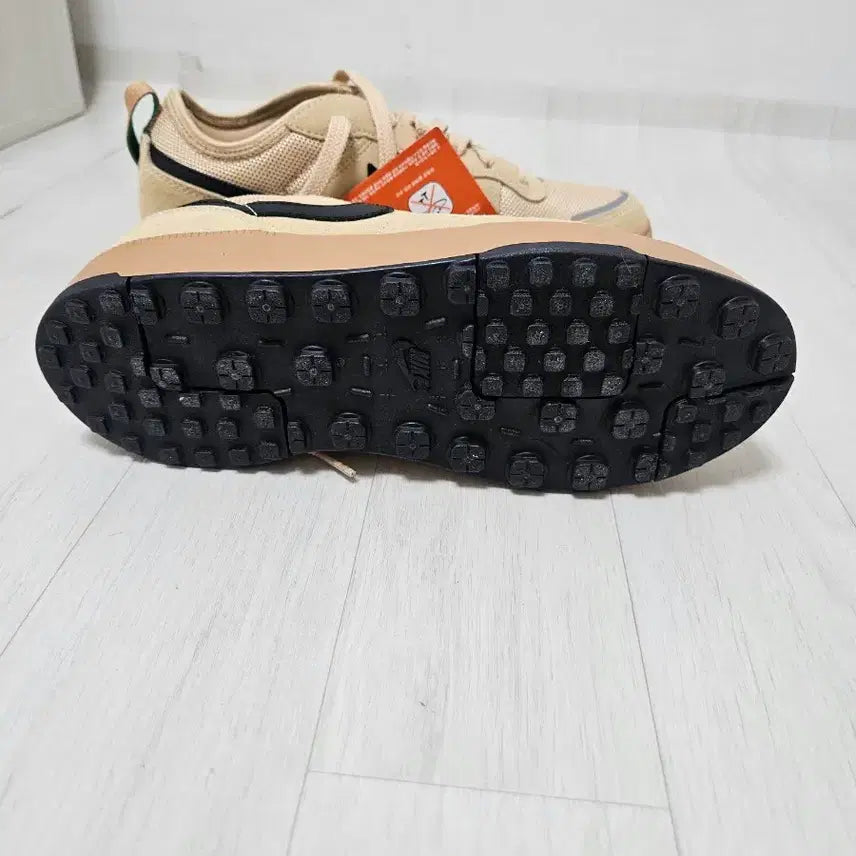 [SOLD OUT] 나이키 시티.240 브라운