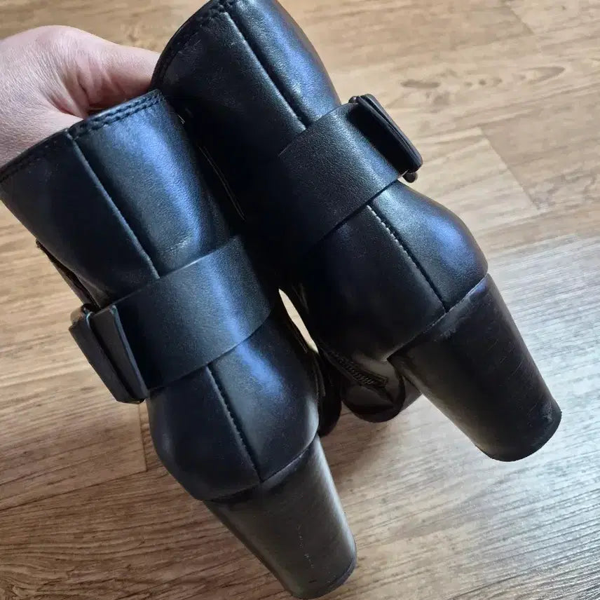 [BUNJANG] SUECOMMA BONNIE Buckle Detail Ankle Boots / 슈콤마보니 부츠 375  240 245