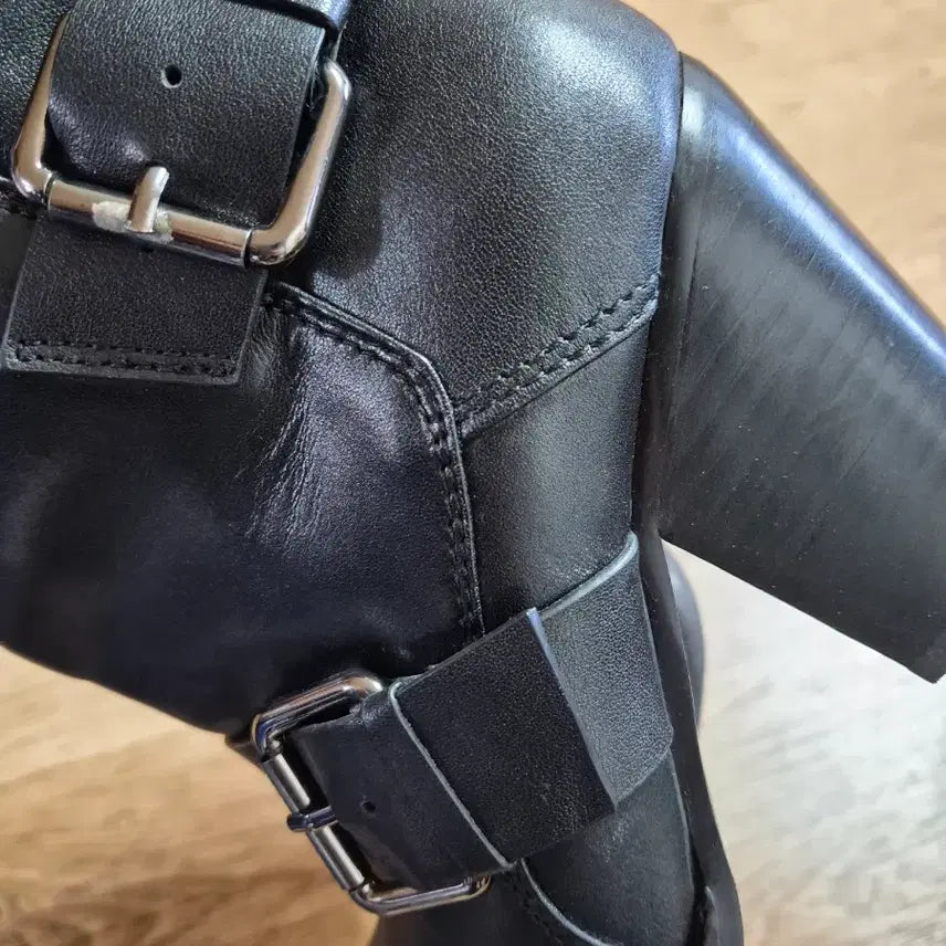 [BUNJANG] SUECOMMA BONNIE Buckle Detail Ankle Boots / 슈콤마보니 부츠 375  240 245