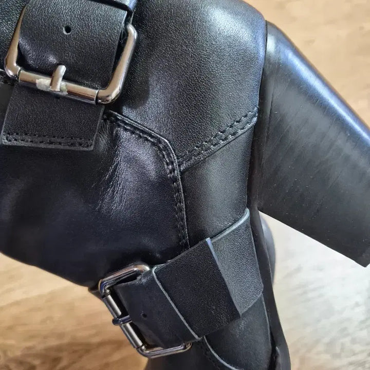 [BUNJANG] SUECOMMA BONNIE Buckle Detail Ankle Boots / 슈콤마보니 부츠 375  240 245