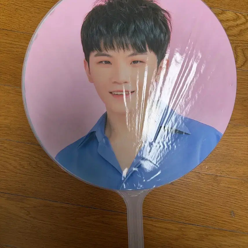 [BUNJANG] SEVENTEEN Woozi Uchiwa / 세븐틴 우지 우치와 판매합니다.