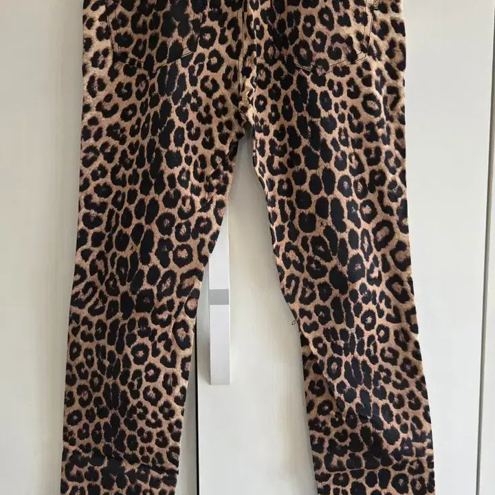 [BUNJANG] DGVI Leopard Print Skinny Pants / DGVI 레오파드 여성스키니 (무료배송)