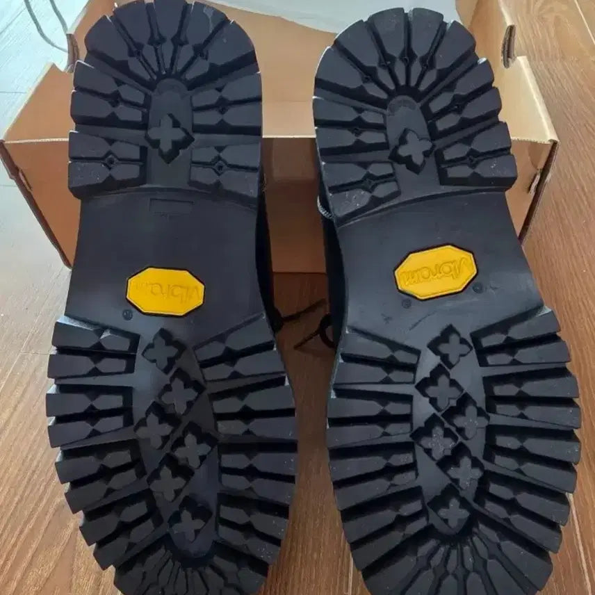 [BUNJANG] Color Cola Dalmatian Loafers (Size 240) / 컬러콜라 달마시안 로퍼 240사이즈입니다