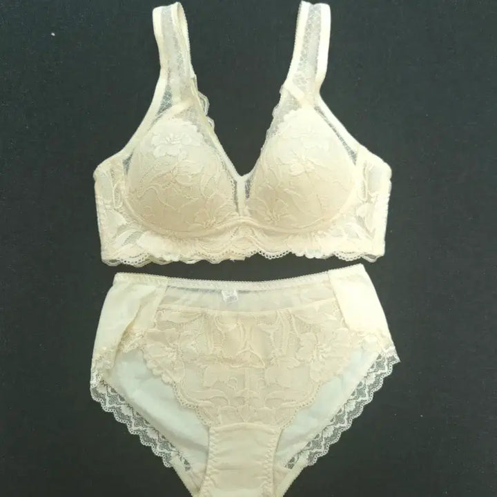 [BUNJANG] Asidamiwa Floral Embroidered Bra and Panty Set / 75B.아시다미와 플라워 자수 브라팬티 5세트  35,000원