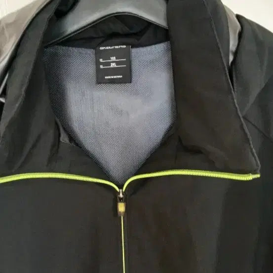 [BUNJANG] Skechers Black Windbreaker Jacket Size 105 / 스케쳐스 블랙 바람막이 자켓 105