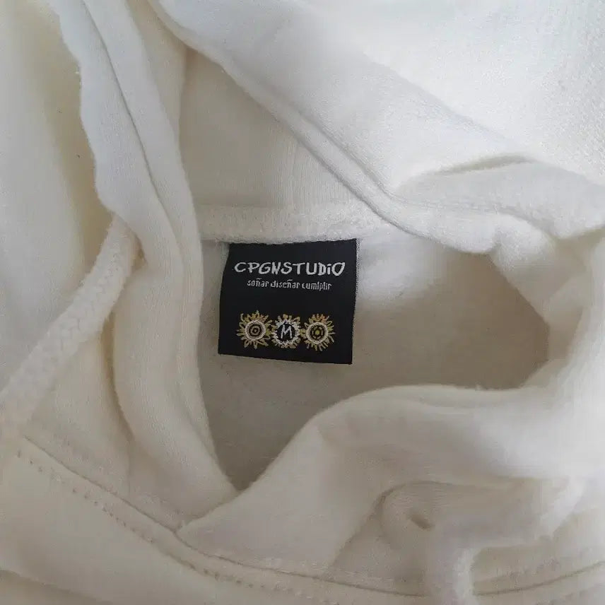 [SOLD OUT] 꼼파뇨 후드집업 Winter Hoooly 자수 후드 크림