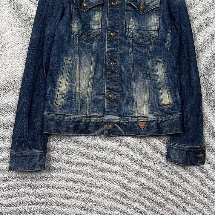 [BUNJANG] Guess Vintage Washed Pocket Denim Jacket (M) / 게스 빈티지 워싱 포켓 데님 자켓 M