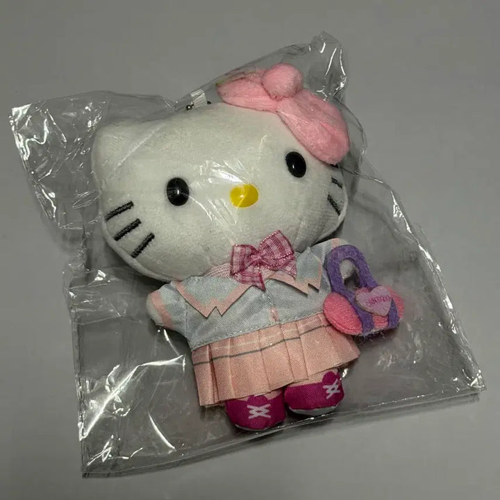 [BUNJANG] Hello Kitty School Look Doll Keychain / 새상품 헬로키티 스쿨룩 인형 키링