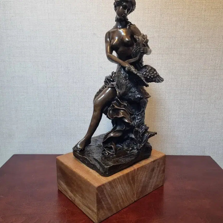 [BUNJANG] Bronze Sculpture Leda and the Swan / [동 브론즈 작품] 레다와 백조(Leda and the Swan)