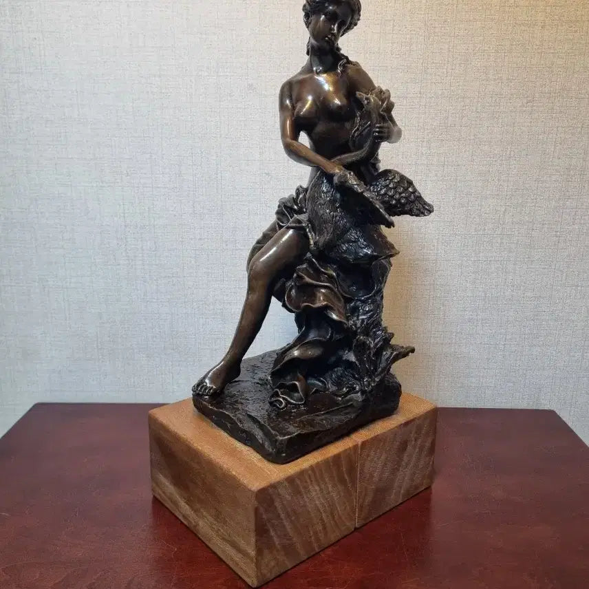 [BUNJANG] Bronze Sculpture Leda and the Swan / [동 브론즈 작품] 레다와 백조(Leda and the Swan)