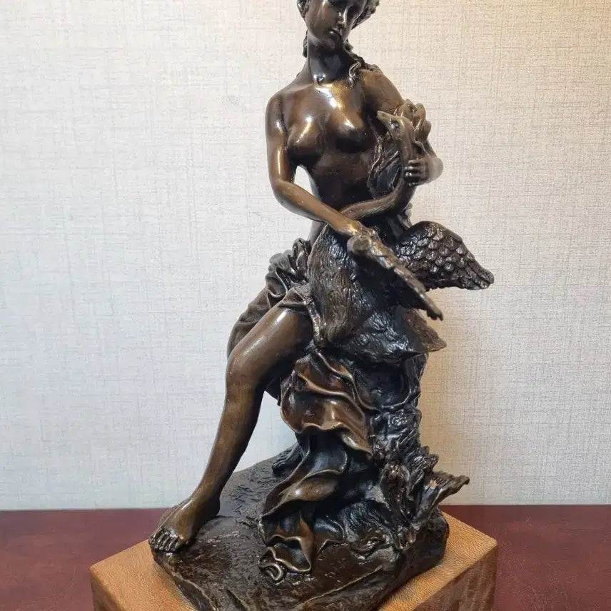 [BUNJANG] Bronze Sculpture Leda and the Swan / [동 브론즈 작품] 레다와 백조(Leda and the Swan)