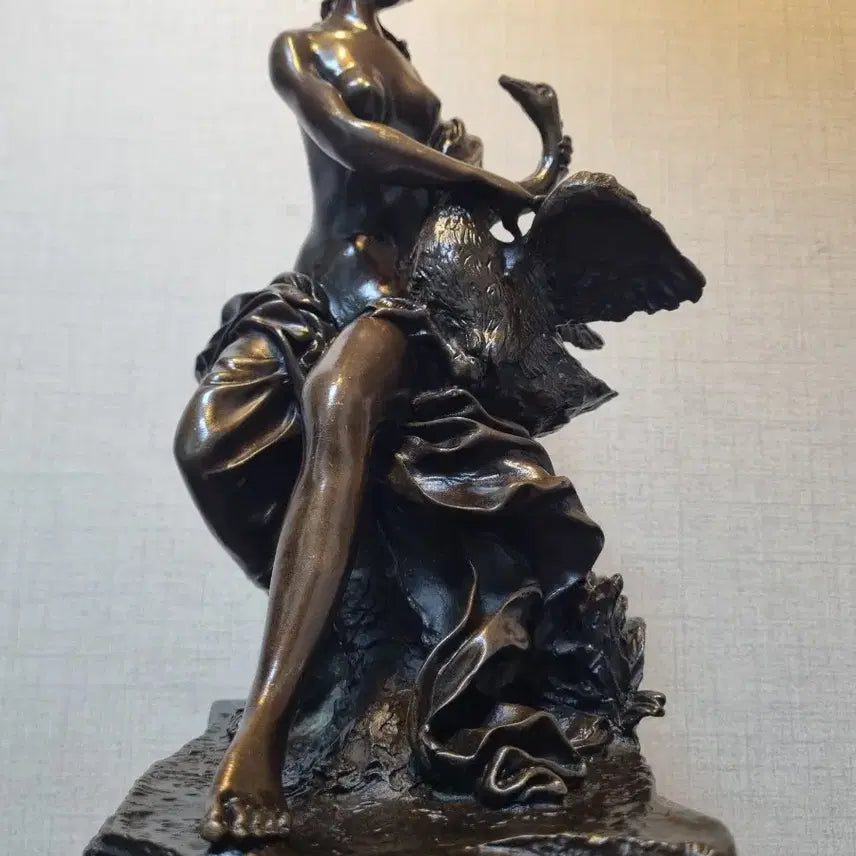 [BUNJANG] Bronze Sculpture Leda and the Swan / [동 브론즈 작품] 레다와 백조(Leda and the Swan)