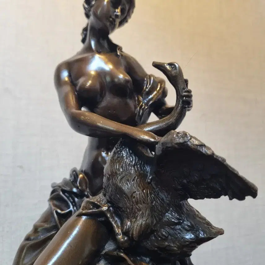 [BUNJANG] Bronze Sculpture Leda and the Swan / [동 브론즈 작품] 레다와 백조(Leda and the Swan)
