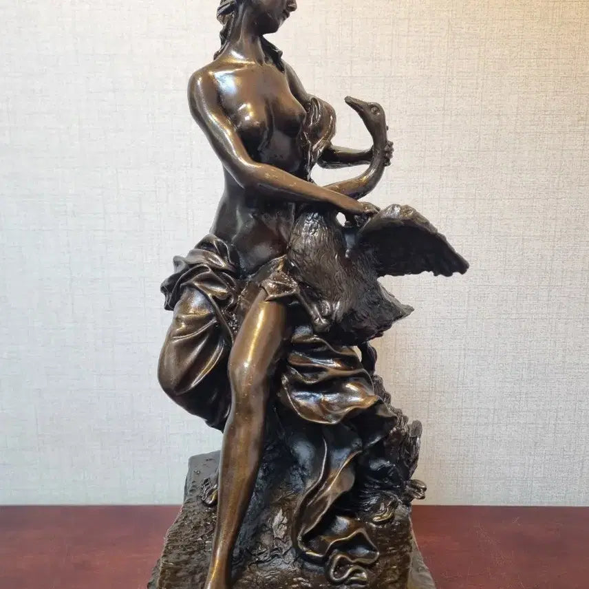 [BUNJANG] Bronze Sculpture Leda and the Swan / [동 브론즈 작품] 레다와 백조(Leda and the Swan)