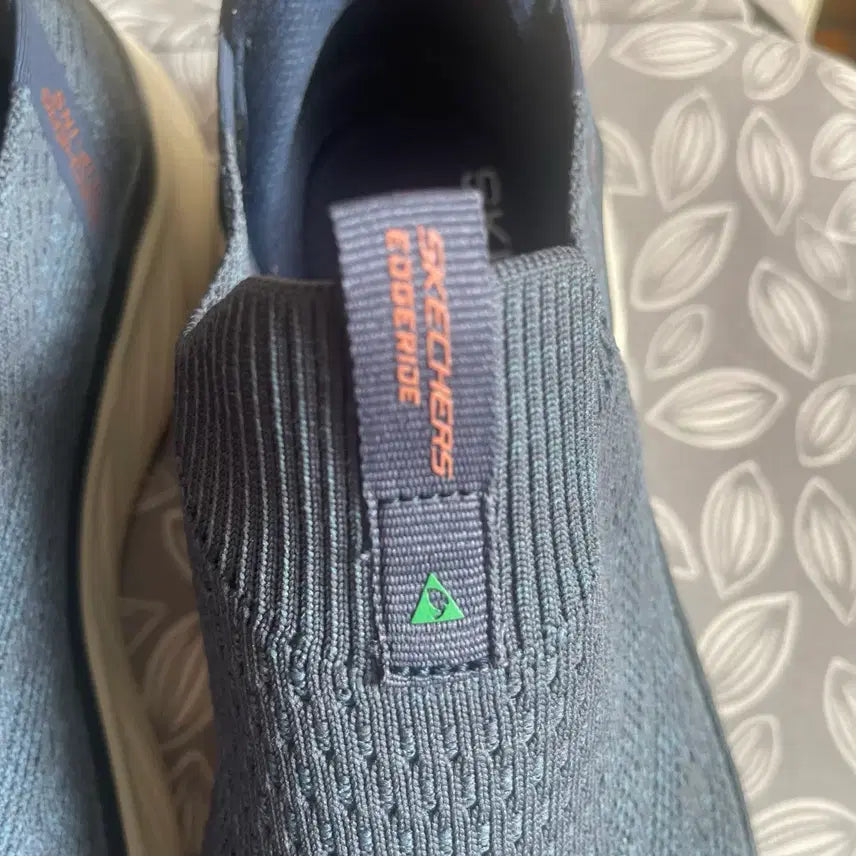 [BUNJANG] Skechers US 9 Size Sneakers / 스케쳐스 미국구매상품 9사이즈 사용중인 상품