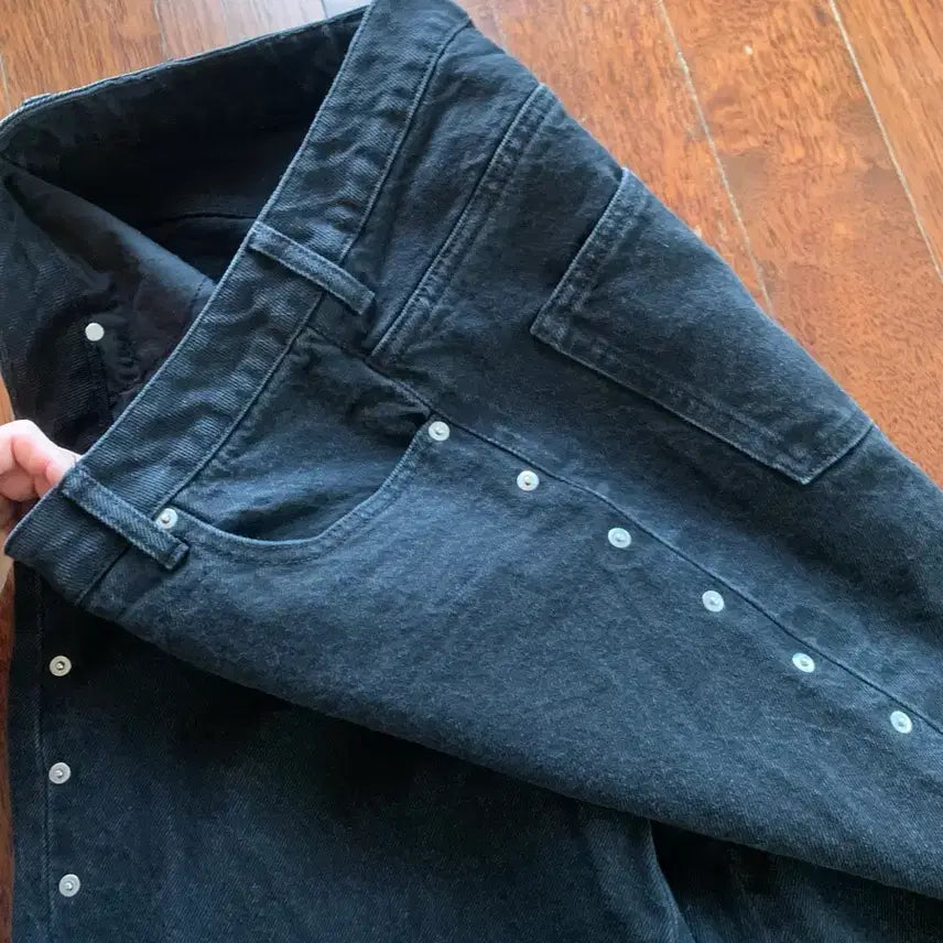 [BUNJANG] H&amp;M Black Studded Wide Denim Pants / 에이치엔엠 블랙 스터드 와이드 데님 팬츠