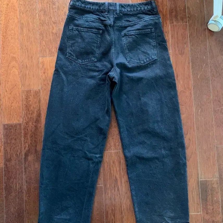 [BUNJANG] H&amp;M Black Studded Wide Denim Pants / 에이치엔엠 블랙 스터드 와이드 데님 팬츠