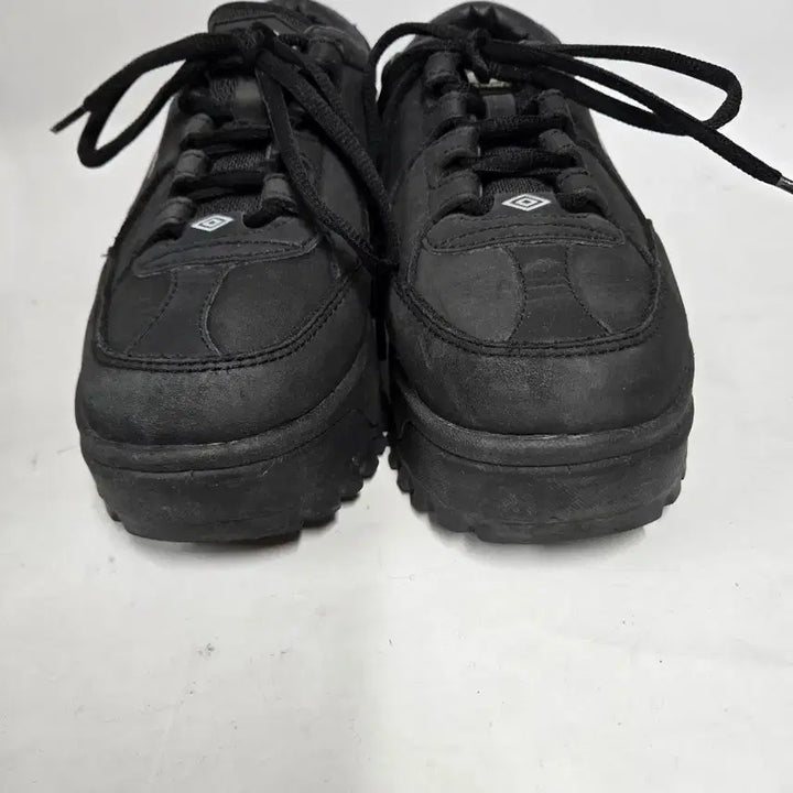[BUNJANG] Umbro All Black Height-Increasing Sneakers (230) / 엄브로 올블랙 키높이 운동화230
