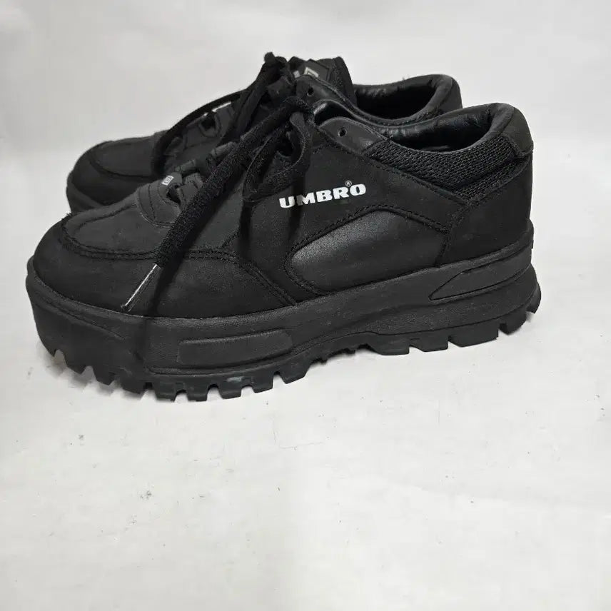 [BUNJANG] Umbro All Black Height-Increasing Sneakers (230) / 엄브로 올블랙 키높이 운동화230