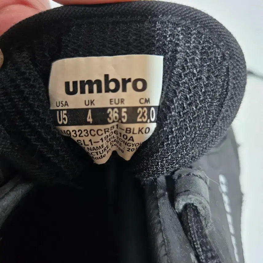[BUNJANG] Umbro All Black Height-Increasing Sneakers (230) / 엄브로 올블랙 키높이 운동화230