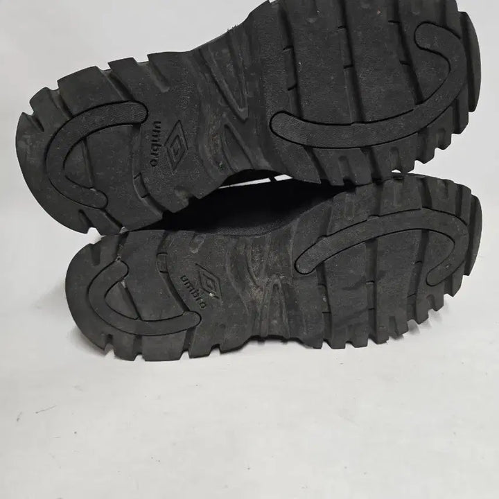 [BUNJANG] Umbro All Black Height-Increasing Sneakers (230) / 엄브로 올블랙 키높이 운동화230