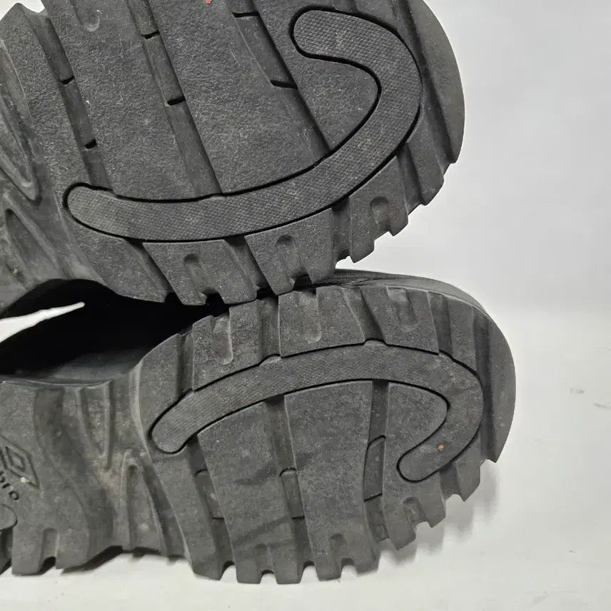 [BUNJANG] Umbro All Black Height-Increasing Sneakers (230) / 엄브로 올블랙 키높이 운동화230