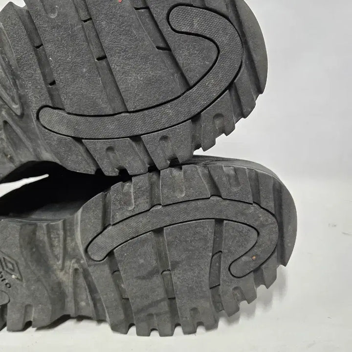 [BUNJANG] Umbro All Black Height-Increasing Sneakers (230) / 엄브로 올블랙 키높이 운동화230