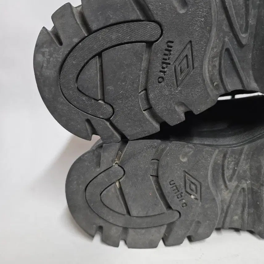 [BUNJANG] Umbro All Black Height-Increasing Sneakers (230) / 엄브로 올블랙 키높이 운동화230