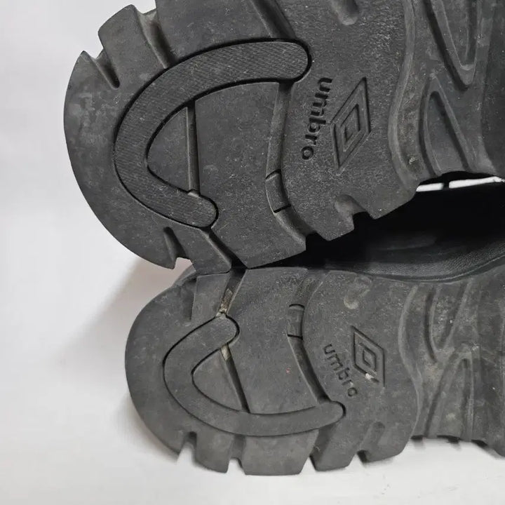 [BUNJANG] Umbro All Black Height-Increasing Sneakers (230) / 엄브로 올블랙 키높이 운동화230