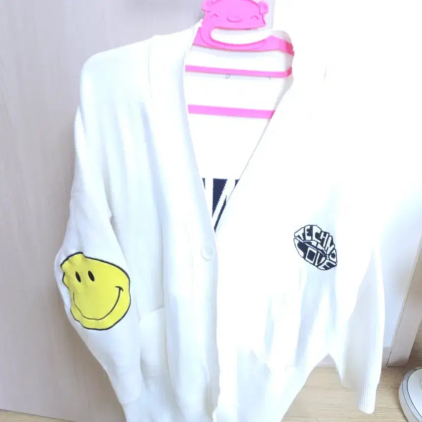 [BUNJANG] Smile Embroidered White Cardigan / 스마일 자수 화이트 가디건