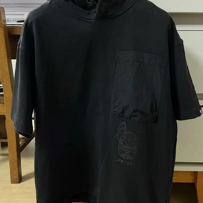 [SOLD OUT] LIFEWORK 검정색 반팔 후드 티셔츠, M(95~100)