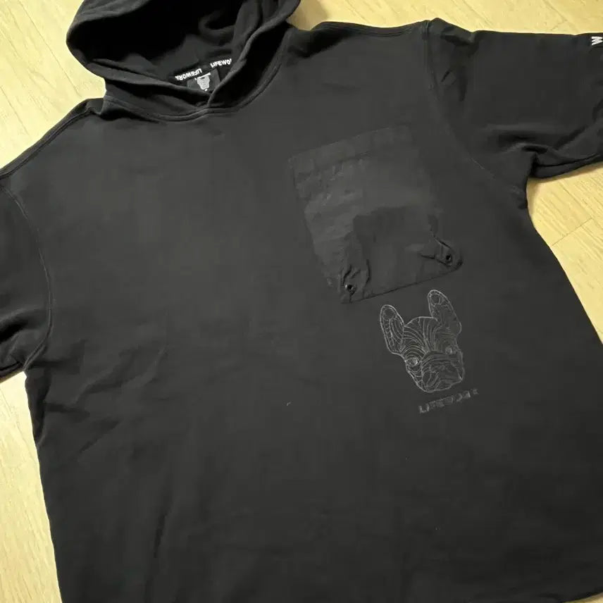 [SOLD OUT] LIFEWORK 검정색 반팔 후드 티셔츠, M(95~100)