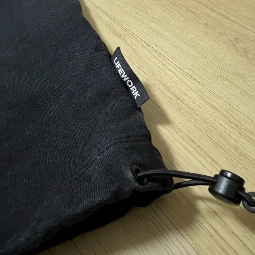 [SOLD OUT] LIFEWORK 검정색 반팔 후드 티셔츠, M(95~100)
