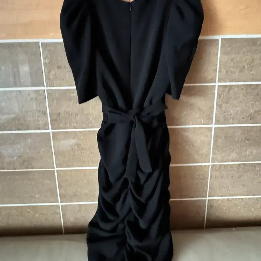 [BUNJANG] Black Puff Sleeve Mini Dress / 블랙 퍼프 미니 원피스