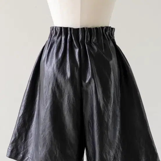 [BUNJANG] UunoiA Leather Short Pants / 유노이아 레더 숏 팬츠