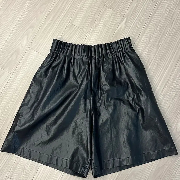 [BUNJANG] UunoiA Leather Short Pants / 유노이아 레더 숏 팬츠