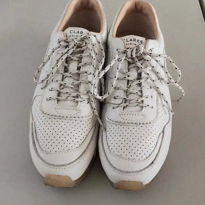 [BUNJANG] Clarks Originals White Leather Sneakers / 클락스 오리지널 화이트 스니커즈