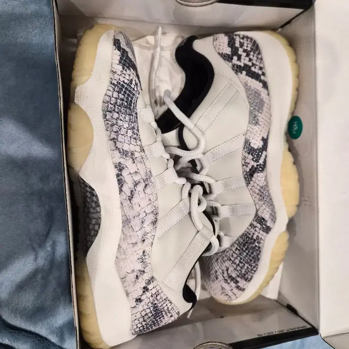 [BUNJANG] Nike Air Jordan 11 Retro "Snake Skin" Sneakers / 나이키 에어 조던 11 레트로 스네이크 스킨 판매합니다.