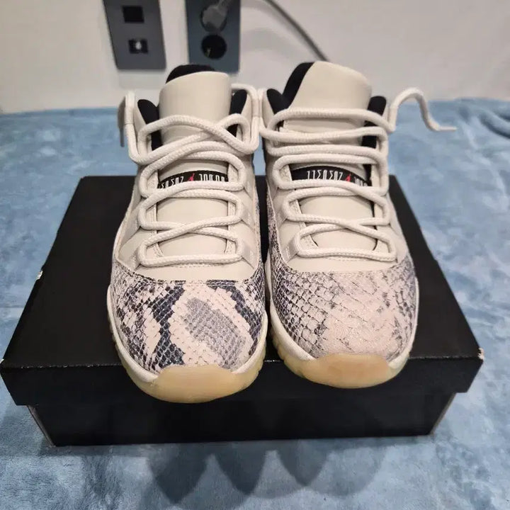 [BUNJANG] Nike Air Jordan 11 Retro "Snake Skin" Sneakers / 나이키 에어 조던 11 레트로 스네이크 스킨 판매합니다.
