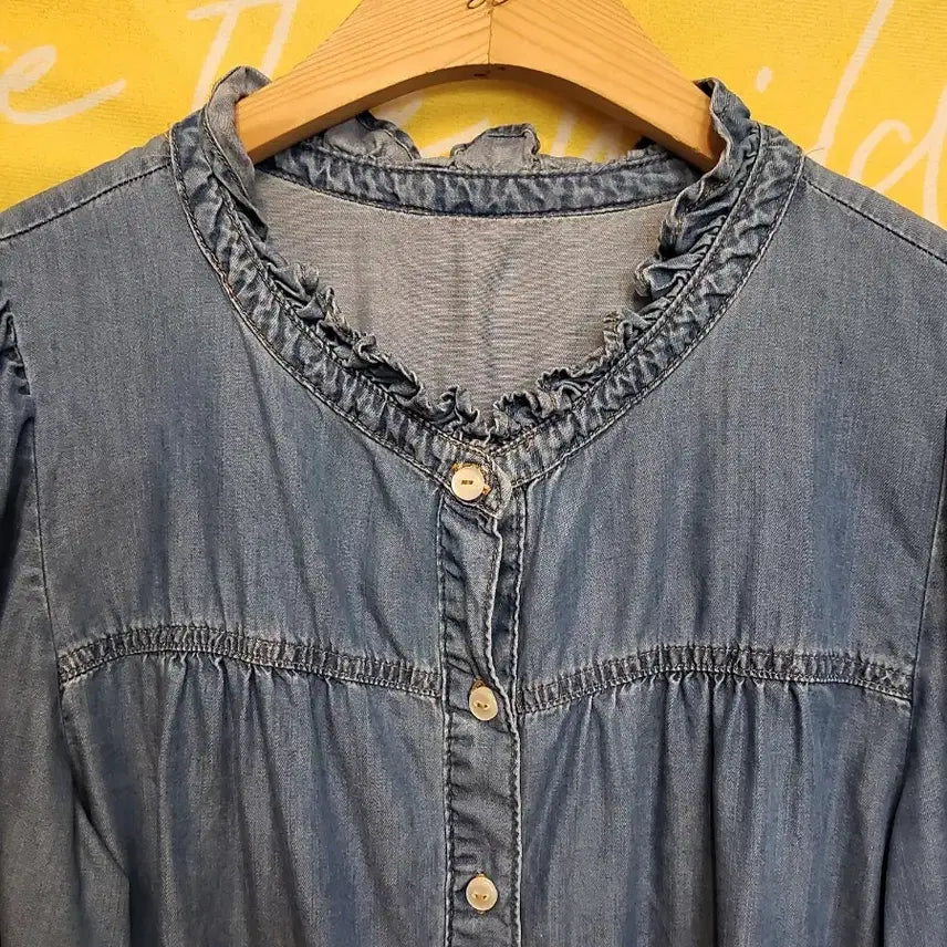 [BUNJANG] Soft Denim Shirt with Frill Detail / 부드러운 청 데님 셔츠 프릴 장식 F