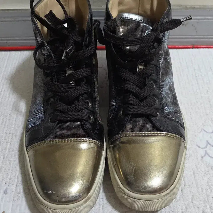 [BUNJANG] Christian Louboutin Metallic Bronze High-Top Sneakers Size 42 / 크리스찬 루부탱 하이탑 42