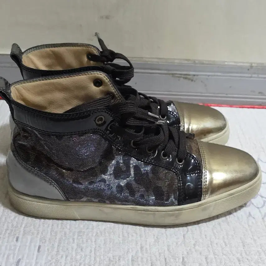 [BUNJANG] Christian Louboutin Metallic Bronze High-Top Sneakers Size 42 / 크리스찬 루부탱 하이탑 42