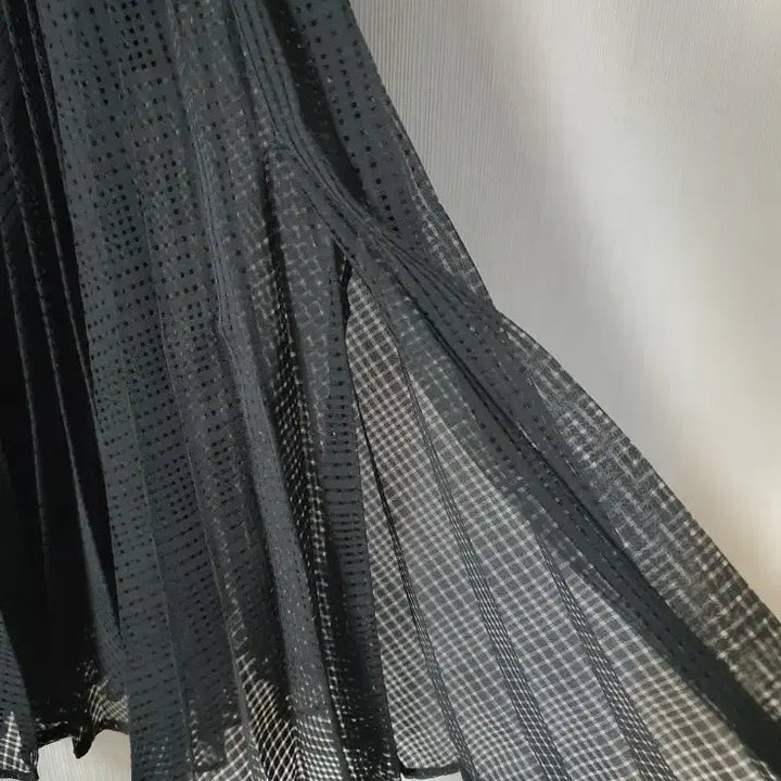 [SOLD OUT] 럭키슈에뜨 허리 밴딩 매쉬 플리츠 스커트 36 사이즈 정품